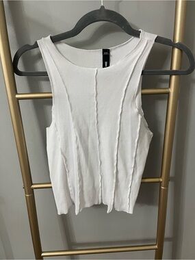 Design Lab Medium White Ribbed Sleeveless Tank Top | Exposed Seam Knit